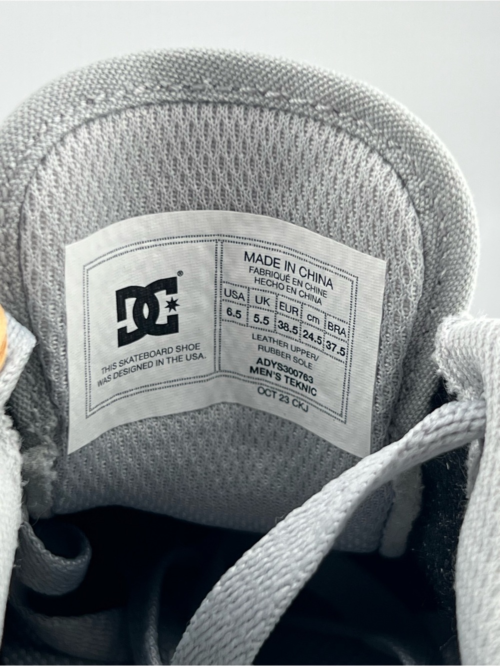 👟DC bloom Grey Suede Skate Sneakers with White Accents - Picture 8 of 12